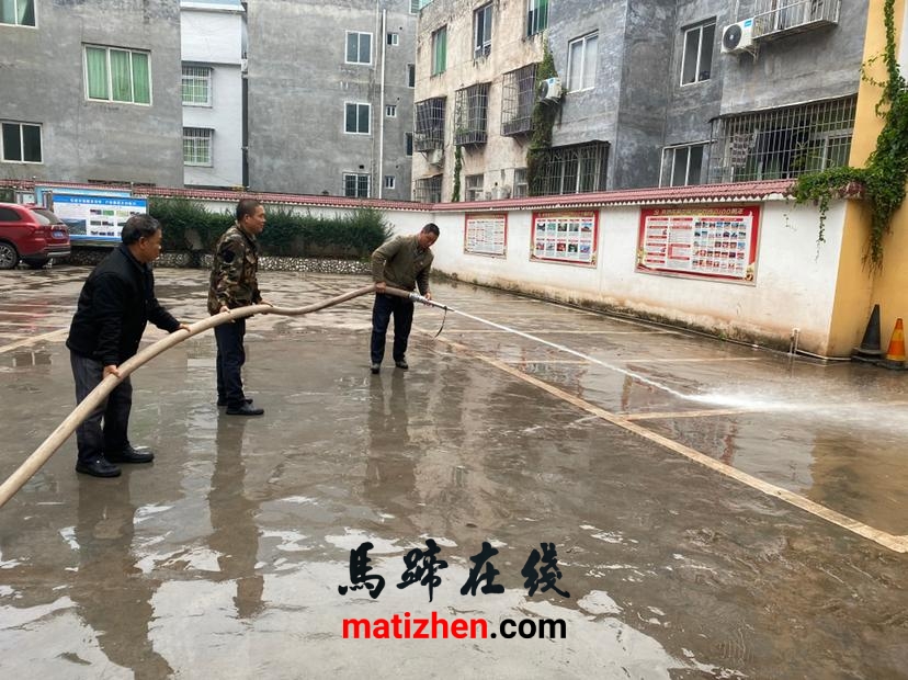 马蹄镇开展“净环境·迎新春”主题志愿服务活动缩略图