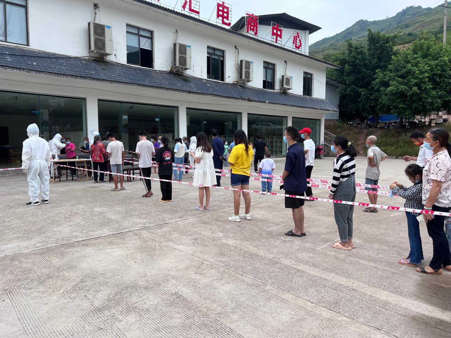 【疫情防控】马蹄镇开展全员核酸检测缩略图